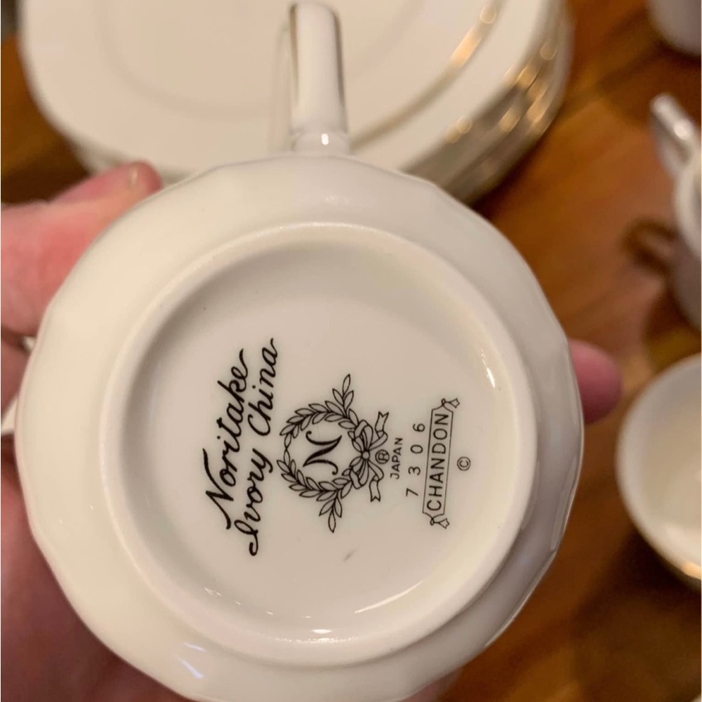 Noritake CHANDON 23 piece set.